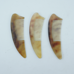 Grzebień tradycyjny z rogu baraniego do masażu głowy na porost włosów
