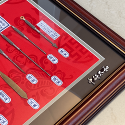 Ekspozytor igieł tradycyjnych w ramie