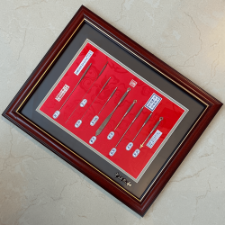 Ekspozytor igieł tradycyjnych w ramie