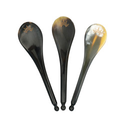 Płytka Gua Sha z rogu bawolego do masażu twarzy - Wschód - pałeczka