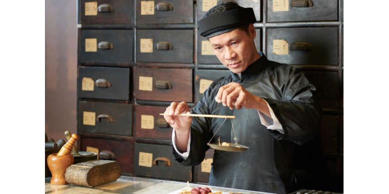 Dawkowanie ziół chińskich w kulkach Wan